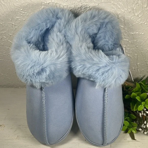 NWT LC Lauren Conrad Women's Soft Faux Fur Baby Blue Slippers NWT - Picture 12 of 12